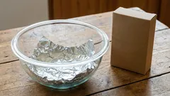 L'argento tornerà a brillare come nuovo in pochi minuti: il bicarbonato e la carta stagnola fanno miracoli